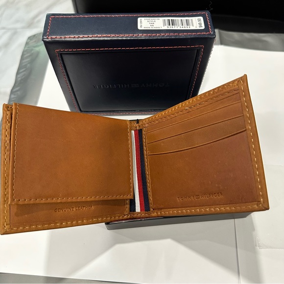Tommy Hilfiger wallet - Picture 2 of 7